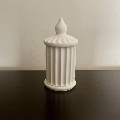 Χειροποίητο βάζο με καπάκι και σωλήνα με ρίγες