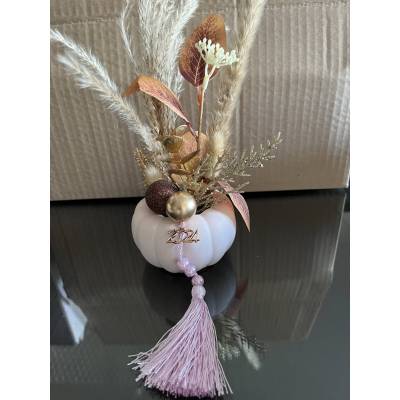 Κολοκύθα γούρι με αποξηραμένα διακοσμητικά