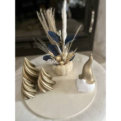 Χριστουγεννιάτικο σετ με δίσκο, τρία χρυσά δέντρα, κολοκύθα-γούρι και νάνο με ψηλό καπέλο