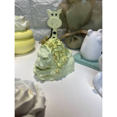 Χειροποίητη μπομπονιέρα λιοντάρι με κορώνα από σκόνη πορσελάνης