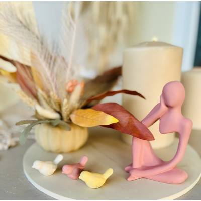 Γυναικεία Φιγούρα – Δεξί Χέρι στο Πρόσωπο