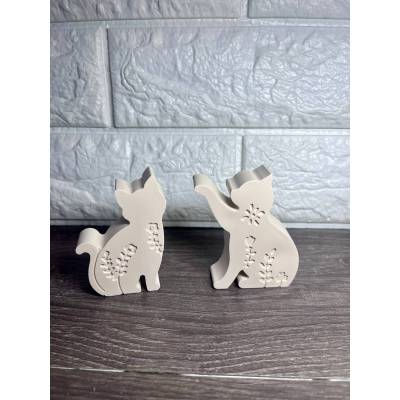 Χειροποίητο διακοσμητικό γατάκι από σκόνη πορσελάνης σε ουδέτερες αποχρώσεις