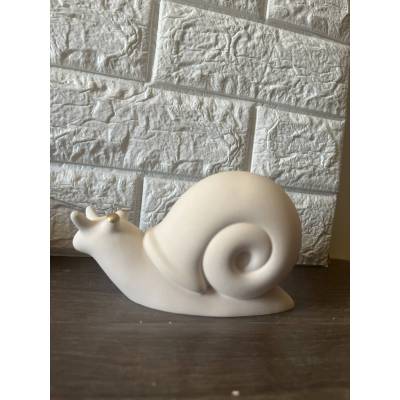 Χειροποίητα διακοσμητικά σαλιγκάρια πορσελάνης σε τρεις διαστάσεις με χρυσό κέλυφος