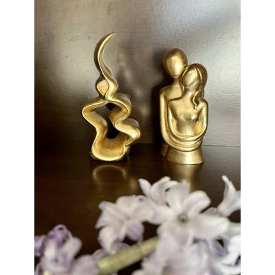 Χειροποίητο Αγαλματίδιο Αγκαλιάς – Δώρο Αγάπης & Σύνδεσης | V by V