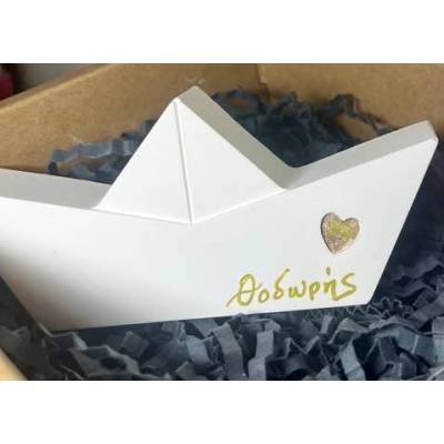 Διακοσμητικό Καραβάκι από Ρητίνη Πορσελάνης – Minimal Χειροποίητο